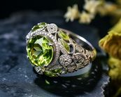 Peridot: Kamień Szlachetny - Źródło optymizmu