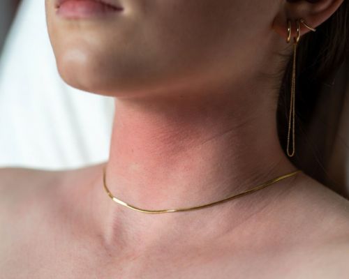 Czy spanie w biżuterii jest bezpieczne dla Twojej skóry?