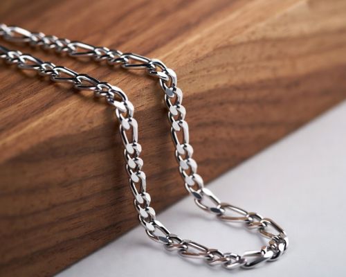 Łańcuszek Figaro 55 cm – Dla Kogo Ta Długość i Splot Mają Sens