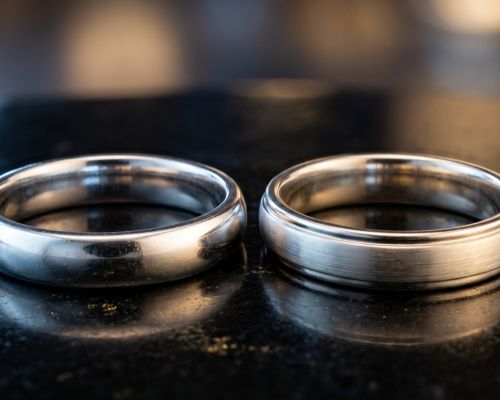 Pallad Kontra Platyna: Który Metal Jest Lepszy na Obrączki Ślubne?