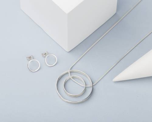 Biżuteria minimalistyczna - czyli jaka?