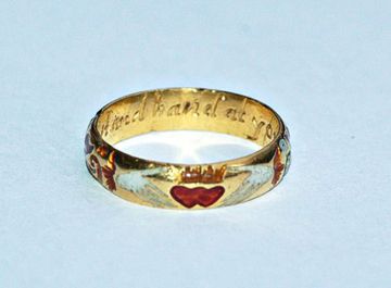 Pierścionek zaręczynowy Claddagh, XVIII wiek, złoto i emalia
