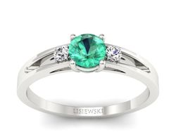 Złoty pierścionek ze szmaragdem i brylantami - P15068BSM