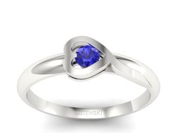 Złoty pierścionek z białego złota z szafirem - p16179bszc
