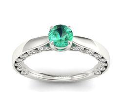 Złoty pierścionek ze szmaragdem i brylantami - p16450bsm