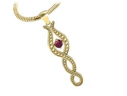 Złoty wisiorek z rubinem - elegancja w każdym detalu - w15362zr