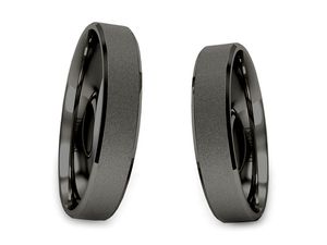 Klasyczne obrączki ślubne z czarnego złota